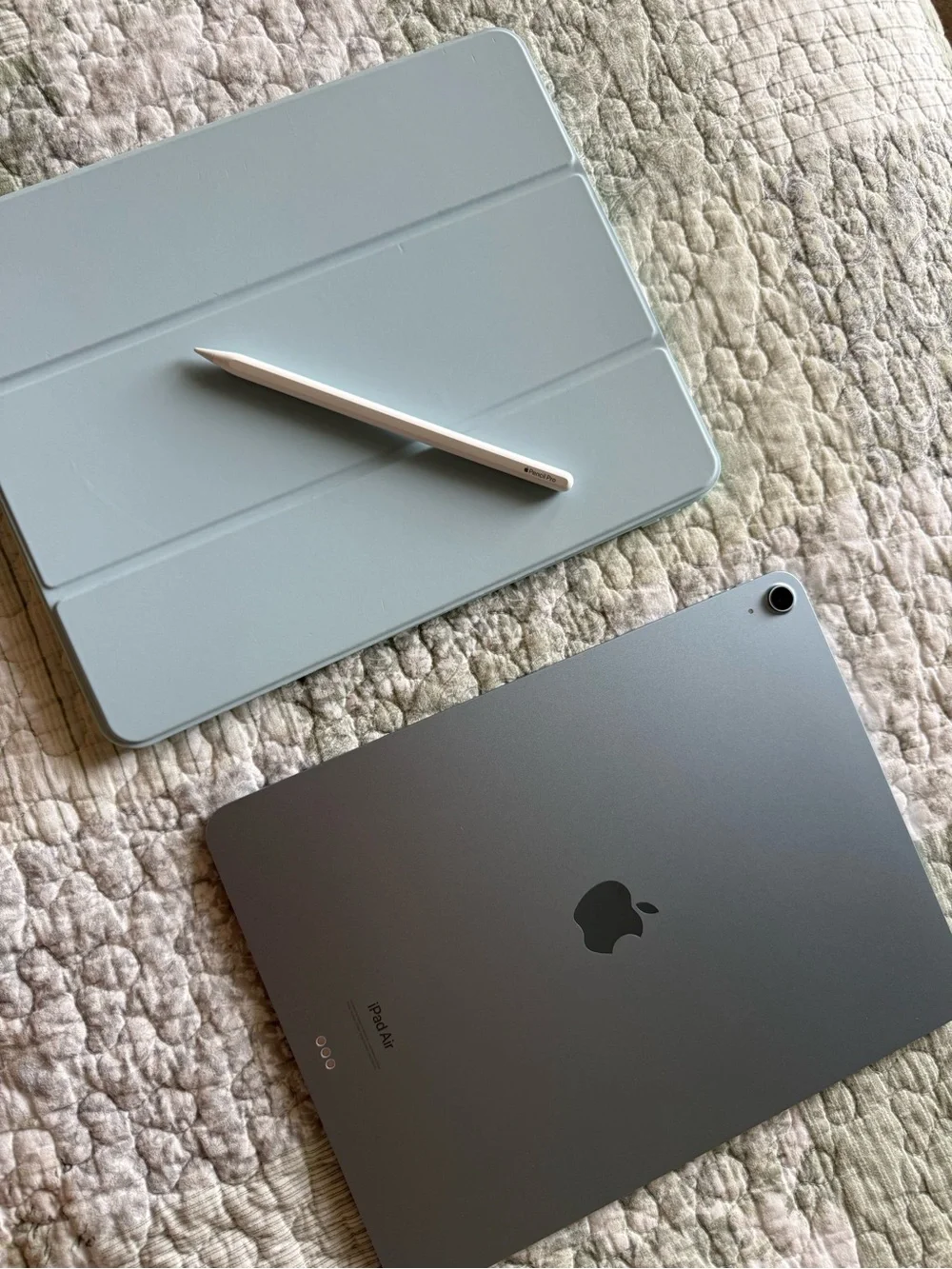 Apple IPad Air M2 13” 128GB Blue with Apple Pencil Pro and Case